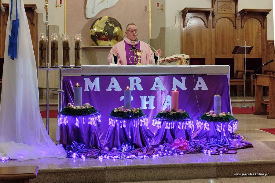 33 Niedziela - msza wieczorna.jpg